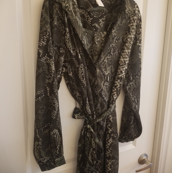 H&M Long shirt - Picture 1 of 3